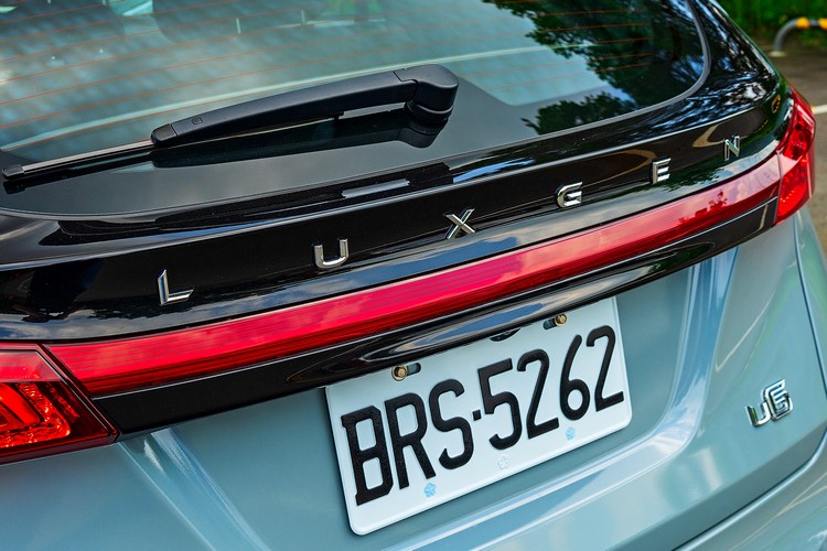 車尾一整條水平貫穿LED光條的設計現在越來越常在各品牌新車中見到