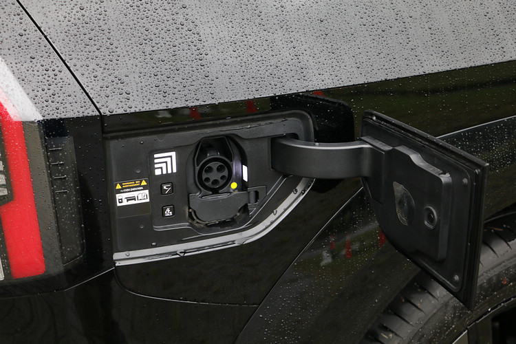 800V電機系統提供高速直流充電性能,也降低了對於續航里程的依賴性。