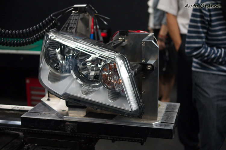 在做配光測試時,送測車燈的各個固定位置皆是依照送測廠商的要求。