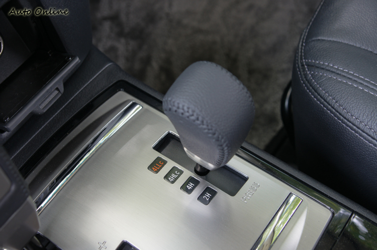 提供四種模式的Super-select 4WD-II四輪傳動系統。