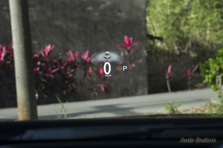 ARD擴增實境抬頭顯示器讓車主更易判讀駕駛輔助系統資訊。