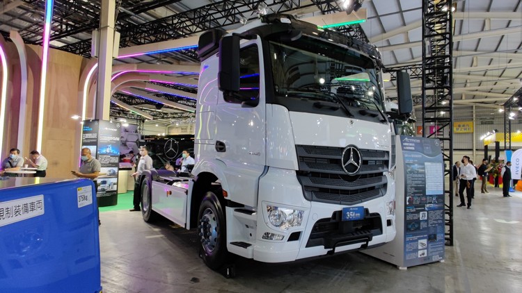 ACTROS 35噸曳引車系列(4×2後單軸驅動)