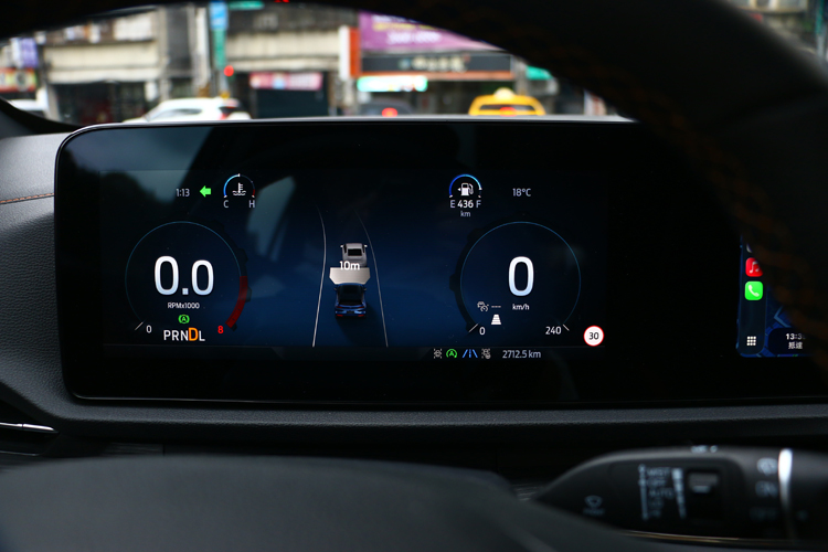 全面標配的 Level 2 Ford Co-Pilot360™ Drive+ 全方位智駕科技輔助系統，從主動式定速巡航到車道導正輔助，全方位的守護讓駕駛者即使在長途旅程中也能保持放鬆。