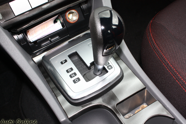 唯一的缺憾是這顆四速傳統變速箱。