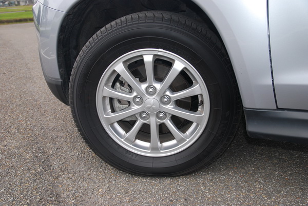 ASX的輪胎尺碼為215/65R16。