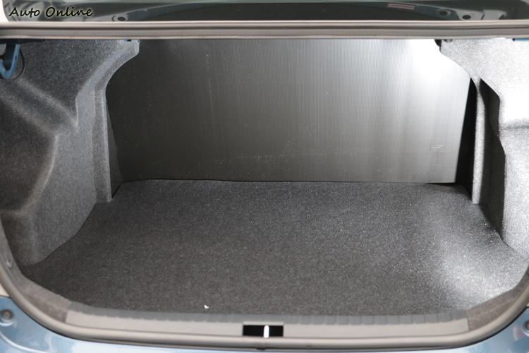 後廂容積來到476L的境界,已經等同中型房車的水準。