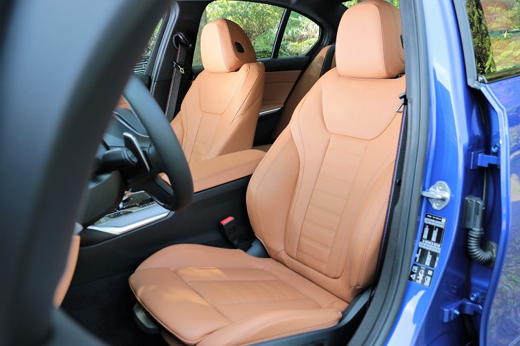 前座採用Vernasca真皮 M款雙前座跑車座椅,提供完美的側向支撐。