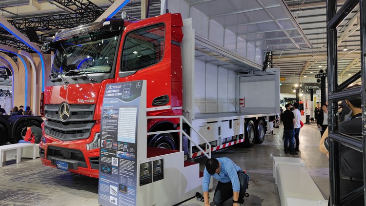 ACTROS 26噸重型貨車底盤系列(6×2後單軸驅動/第三軸舉升)