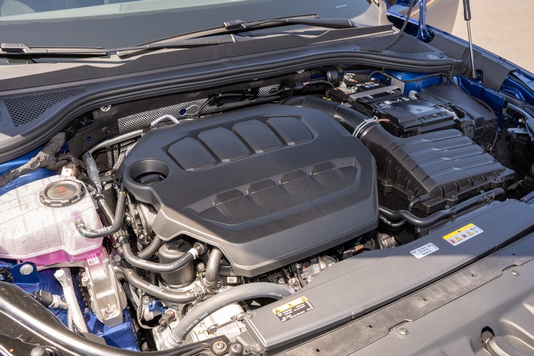 搭載代號EA888 EVO4的2.0升TSI引擎高輸出版,最大馬力265hp/5000-6500rpm、最大扭力40kgm/1650-4350rpm