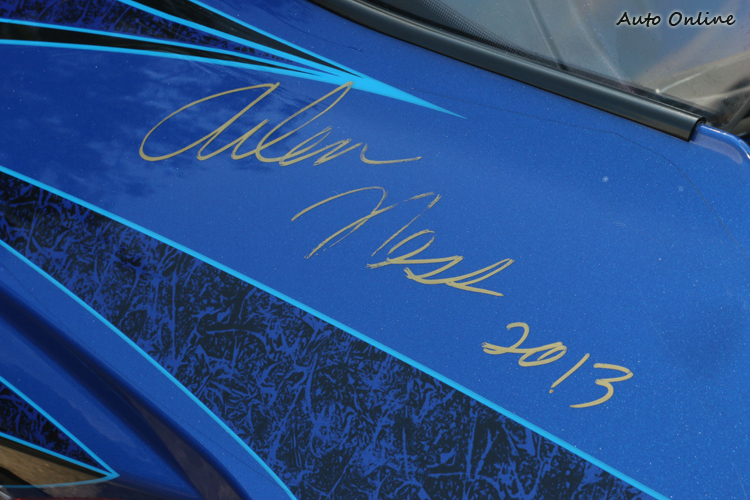 台灣當初引進兩台CORY NESS CROSS COUNTRY,這台則是Cory Ness與Arlen Ness來台灣參加活動時的簽名。