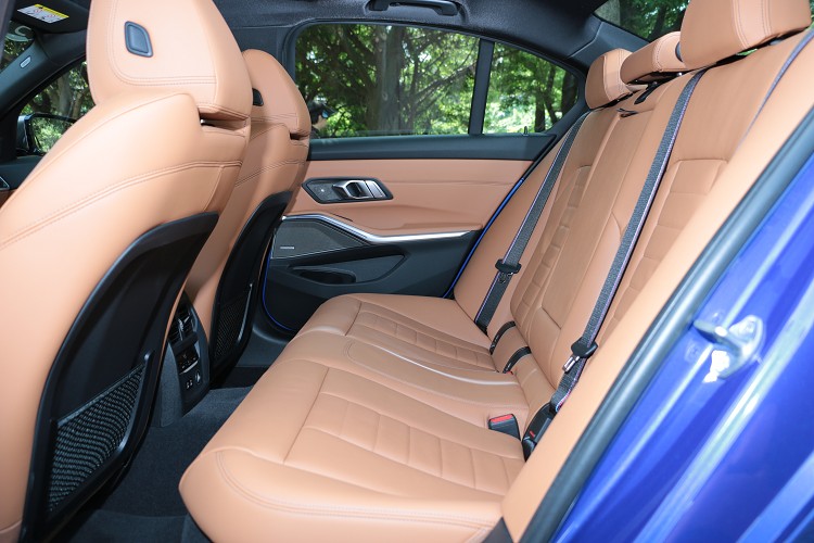 史上最大車格與最強性能的3系列,一點都不影響到車室空間,乘坐空間表現是3系列有史以來最寬敞。