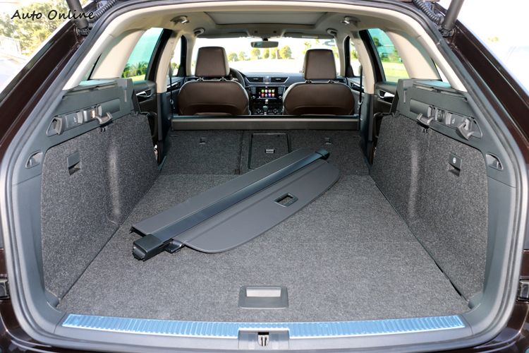 行李廂置物容積從上一代603L升級到660L,後座椅背傾倒後可達到1140L最大空間。