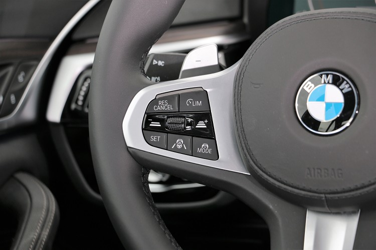 主動車距控制系統可從駕駛左側調整距離、車速等。