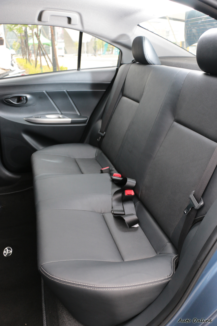 後座乘坐品質也相當不錯,椅背不會有過於挺直的問題。