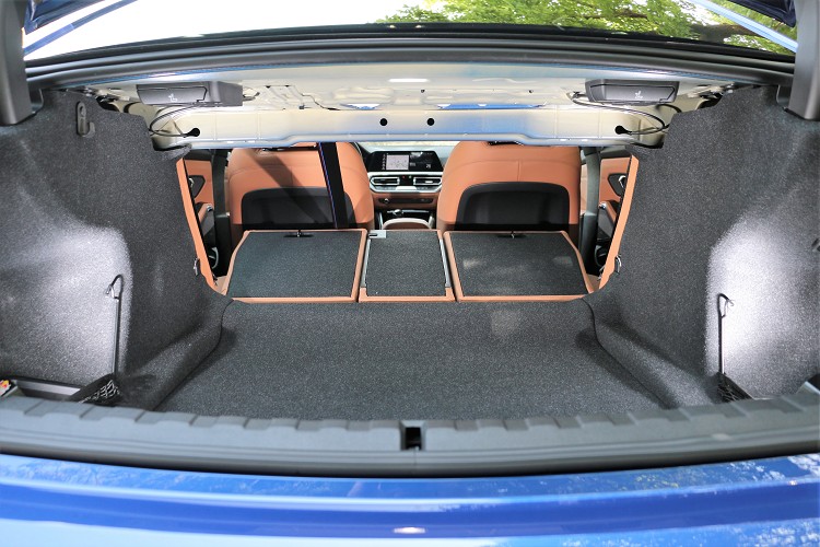 後廂容積來到480公升,再搭配40/20/40分離可傾倒後座椅背,帶來更多元化的實用機能性。