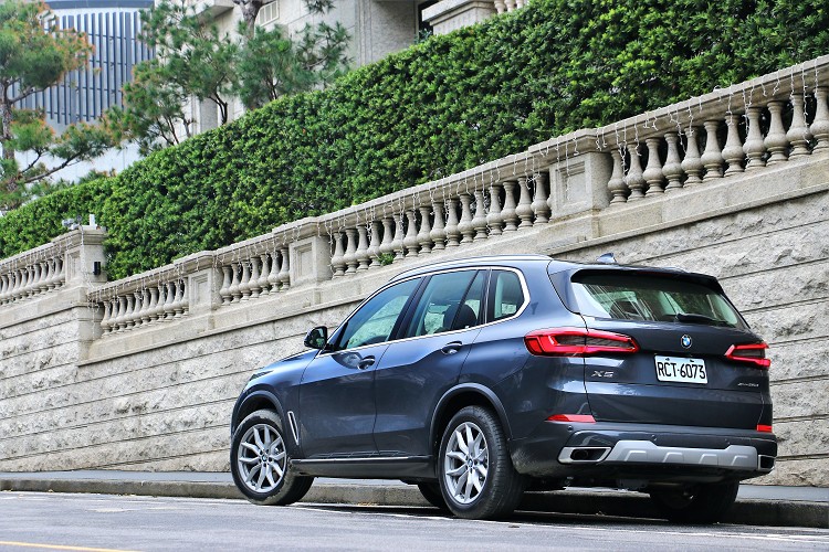 柴油動力更適合這類大型的休旅車使用,低轉速爆發出的加速感,只要開過就會對它著迷。