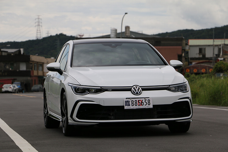 新一代Golf的燈組、鈑件等細節都已經換上更新潮的設計,看起來比起舊款更活潑、更前衛。