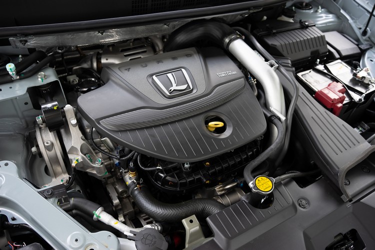 動力方面不變,以202匹馬力的1.8升渦輪引擎搭配六速手自排變速箱