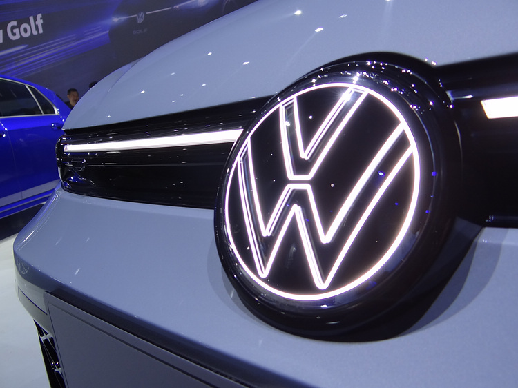 全新導入的廠徽光標定位燈,讓小改款Golf擁有極高識別度。