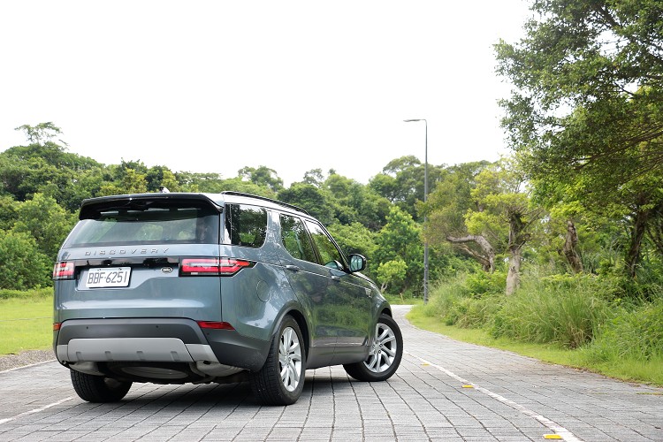 說道越野性能部分,Discovery在這塊是不容許被質疑,品牌形象中就非常著重Off-Road路段之表現。