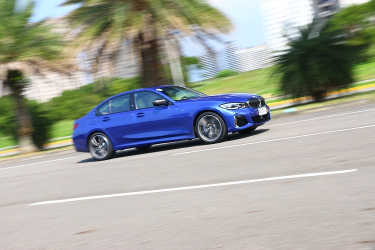 綜觀山路還是高速都可徹底發揮該有的最強性能,靜止加速到百公里只需要4.4秒。