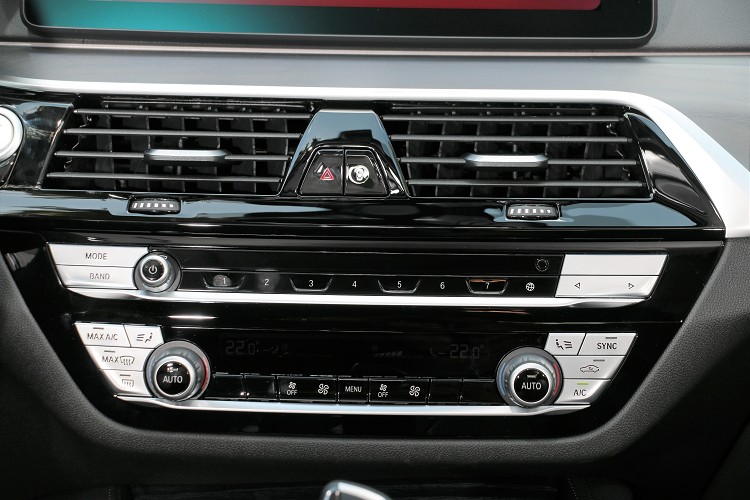 中控台六角型面板是非常經典的BMW設計元素。