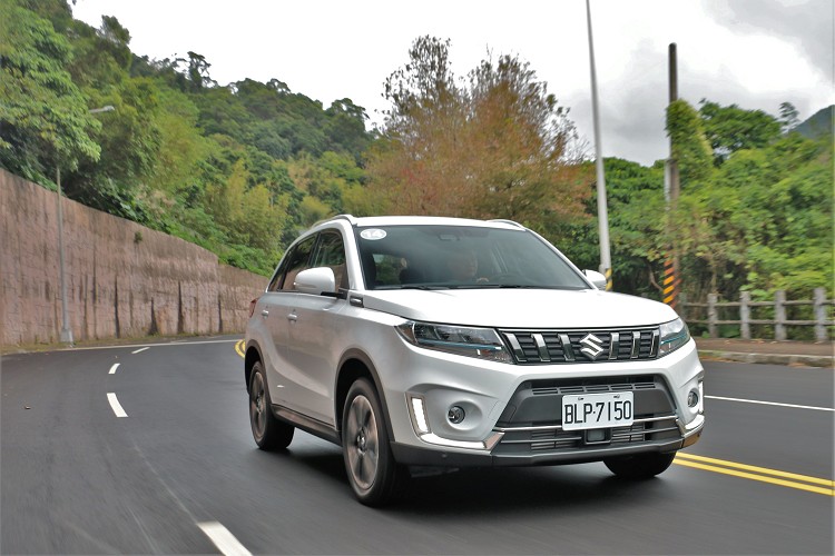 前輪驅動車型未搭載輕油電系統的平均油耗17.6公里/公升,搭載輕油電系統進步到19.3公里/公升。