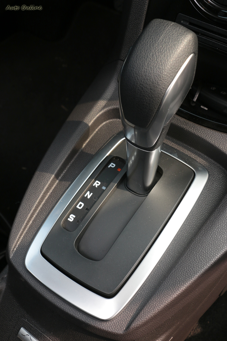 Fiesta PowerShift六速雙離合器自手排變速箱提供優異的加速表現。