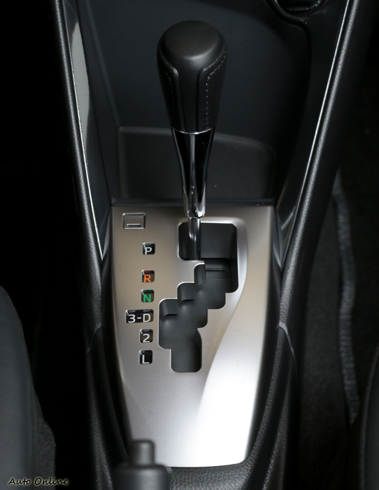 原廠將變速箱的終傳比由3.924調整為4.237,低轉輸出更有力但高轉換檔時的落差得花時間適應。