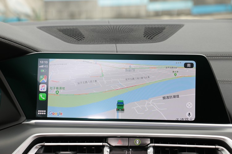 無須接線就可使用Apple CarPlay。