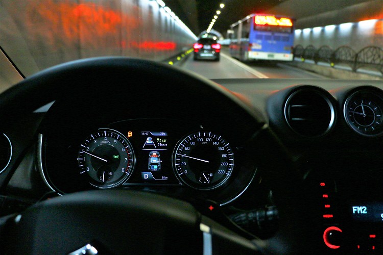 雖然ACC主動式安全車距還未達到Level 2等級,但整體的加減速過程很平緩、舒適。