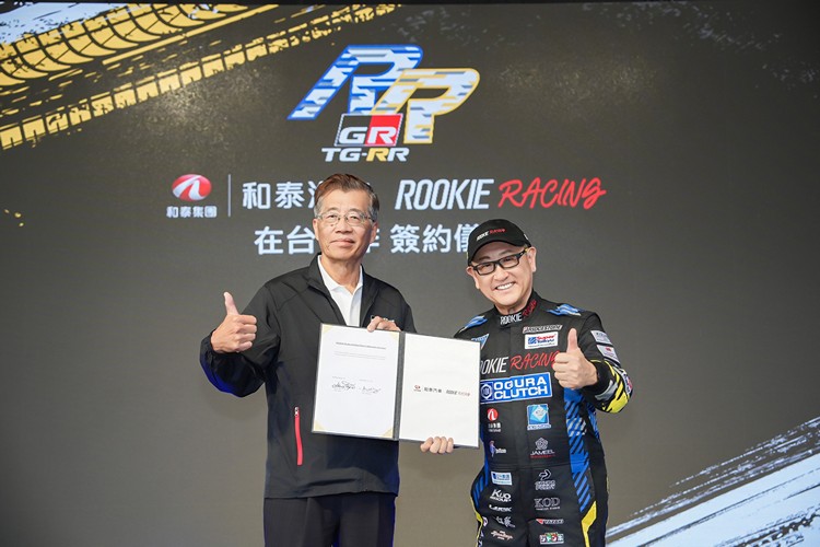 MORIZO(右)與和泰汽車黃南光董事長(左)簽署合作協議,深化台灣市場經營。