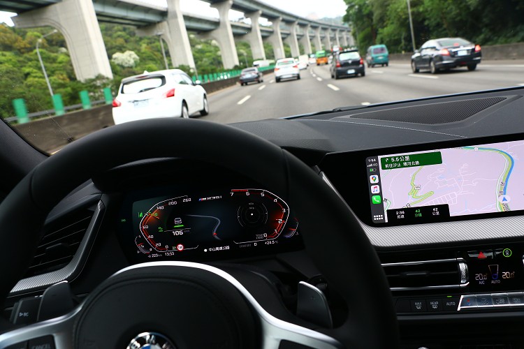 主動安全只有主動車距控制系統,並未配備更高層次的主動車道維持系統。