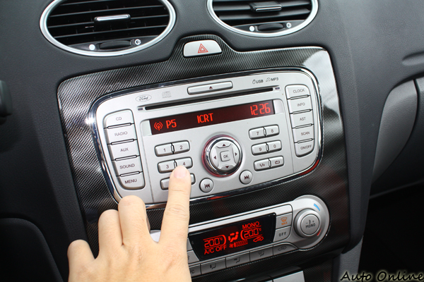 音響有USB音源輸入,音樂檔案需要放在同一個資料夾,不然可能會無法讀取。