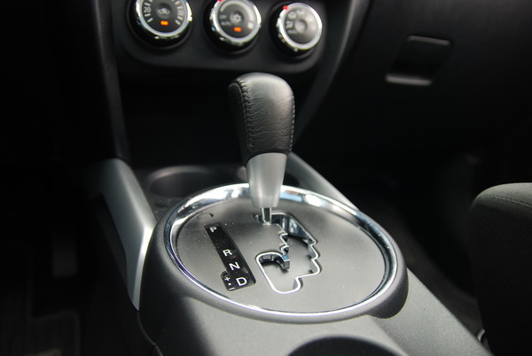 ASX採用INVECS III智慧型無段變速系統,擁有模擬的六速檔位設定。