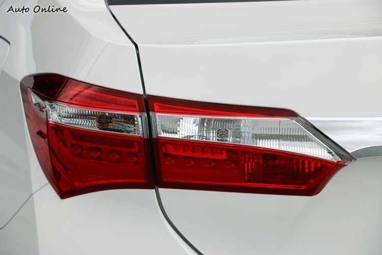 新的頭尾燈造型讓視覺感更寬闊,看起來也更大器。