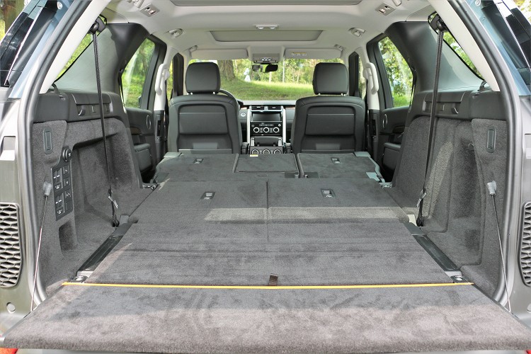 若將第二、三排座椅全部收折,最高可提供 2406L的完整置物空間!