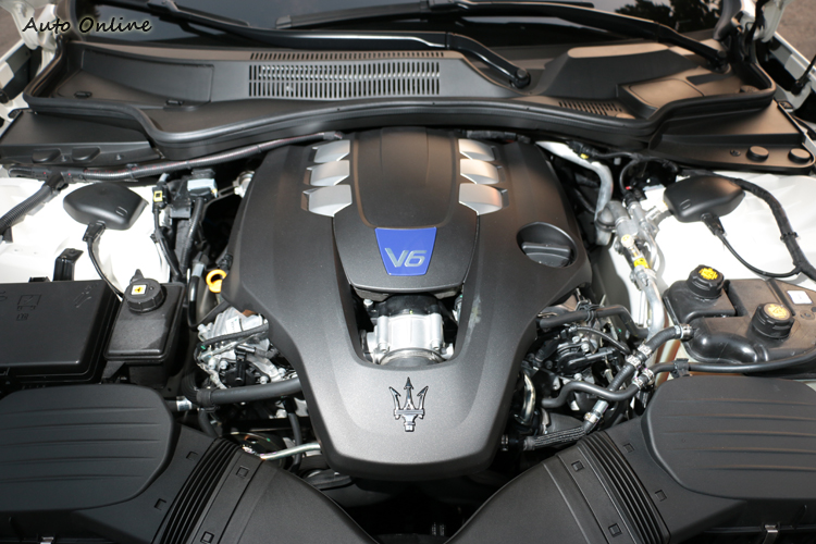 Maserati Quattroporte S Q4與Ghibli S Q4使用相同引擎,3.0升V型6汽缸雙渦輪增壓配置。