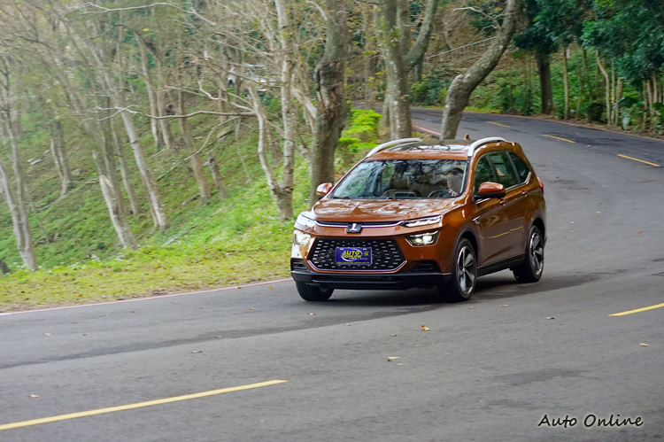 操控表現雖不如U6 GT靈活但仍不失輕鬆好駕馭。