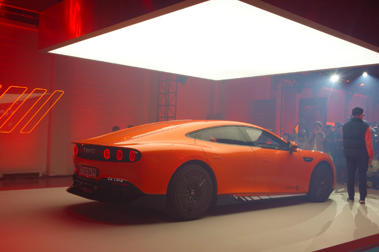 Mercedes-AMG ONE 象徵賽道性能的極限,將 F1 冠軍引擎直接帶上公路。