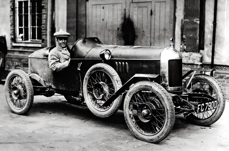 Cecil Kimber於1924年在英國創立MG成為獨立的汽車製造公司