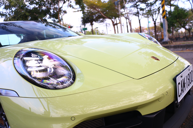 雙圓頭燈就是經典，高解析LED矩陣式頭燈系統選配價157,500元。